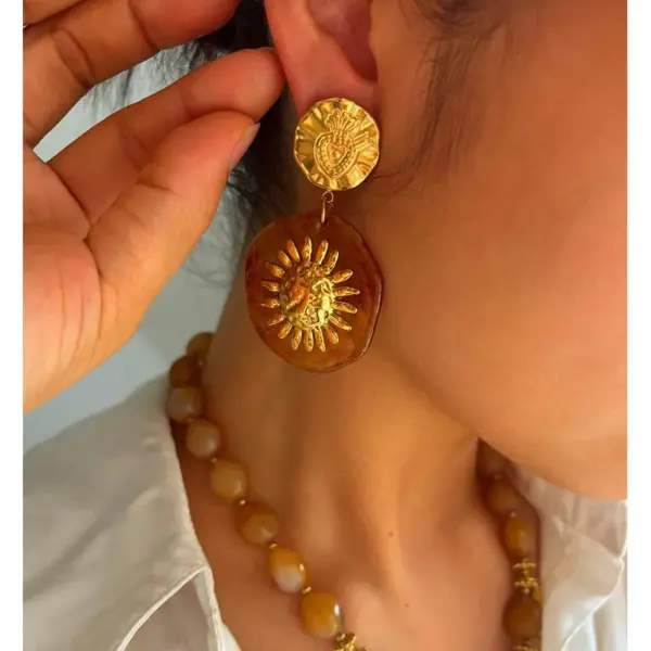 Wholesale Stainless Steel Round Heart Shape PVD Coated Acrylic Enamel Real Gold Plated Vintage Style Luxurious Simple Style Hypoallergenic Handmade Chain Lobster Trigger Clasp Closure Gold Multi Charms Necklace