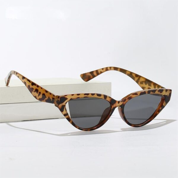 Wholesale New European and American Women Polarized Sunglasses Trendy Cat's Eye Sunglasses Riding Mirror XY427 Outdoor Fishing Mirror