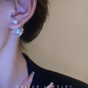 E4805 Silver-Ear Studs