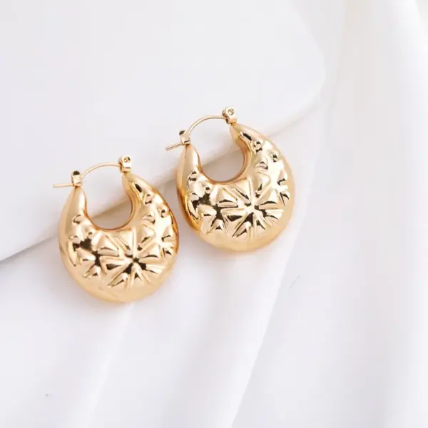 Wholesale 1 Pair Retro Luxurious Solid Color 304 Stainless Steel Earrings Ear Studs