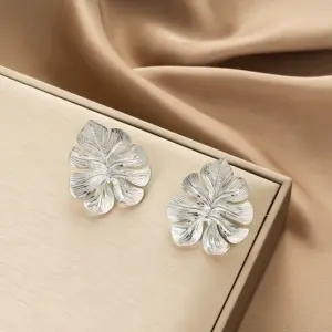 E1389-B (a Pair of Silver Ear Studs)