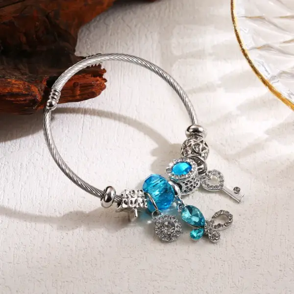Wholesale Elegant Cute Round Butterfly Key 304 Stainless Steel Alloy Rhinestones Bangle In Bulk
