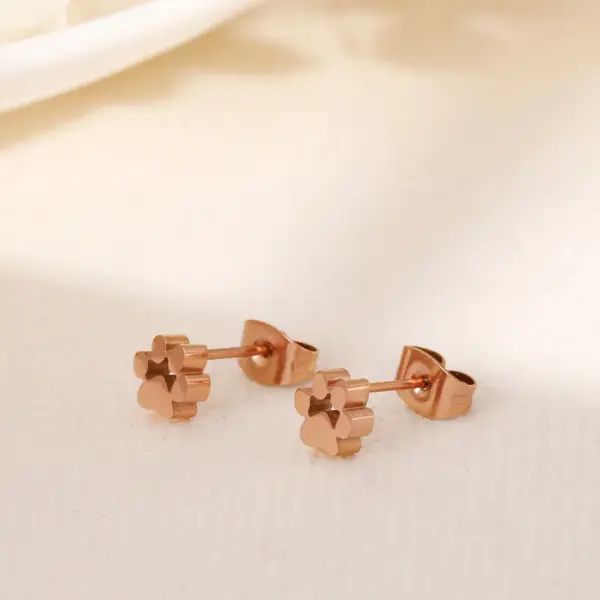 Wholesale PVD Coated 18K Gold Plated Heart Titanium Steel Fashion Waterproof Non Tarnish Earrings Ear Studs
