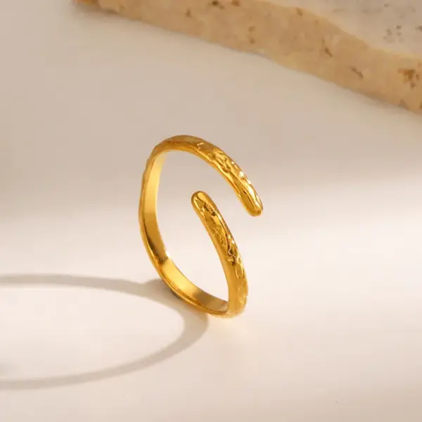 Wholesale Ion Plating (IP) 18K Gold Plated Lines 304 Stainless Steel Classic Style IG Style Waterproof Non Tarnish Open Rings