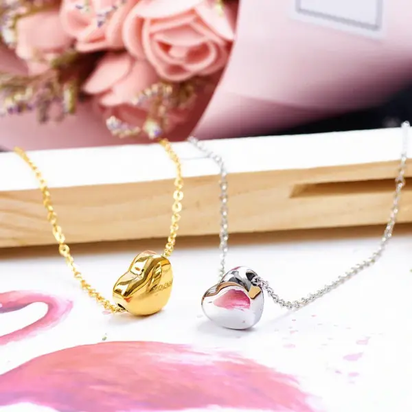 Wholesale PVD Coated Real Gold Plated 18K Gold Heart Shape 304 Stainless Steel Simple Style Commute Waterproof Non Tarnish 304 Stainless Steel Pendant Necklace