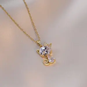 X1142 Gold White Diamond Cat Necklace