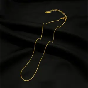 Snake Chain Necklace / Gold