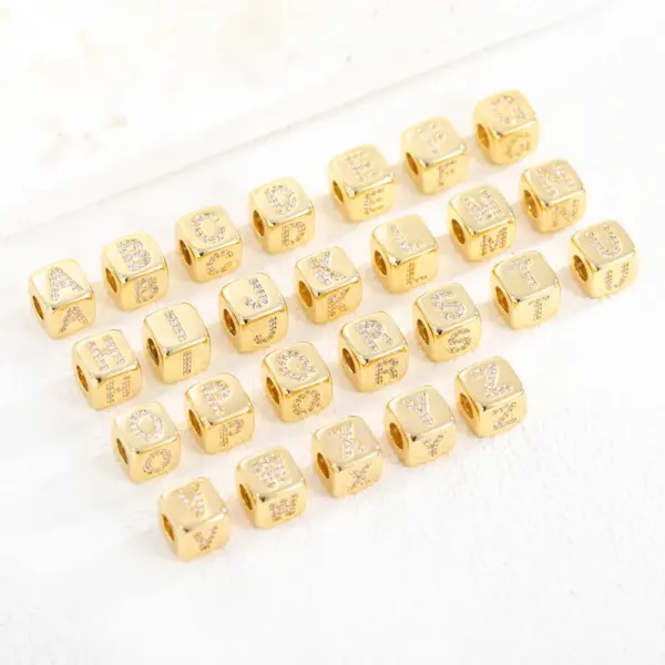 Wholesale Hot Sale Copper Set Zircon Plated 18K Real Gold Dice Pendant Personalized Small Cube 26 English Letter Necklace
