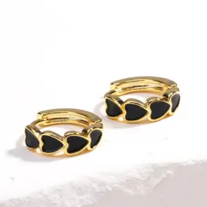 Heart-Shaped / Black