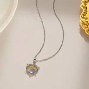 562 Aurora Heart Necklace / Silver