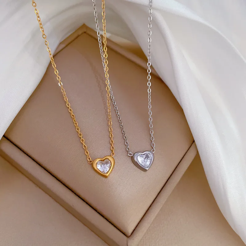 Wholesale PVD Coated Real Gold Plated Heart Shape Titanium Steel Waterproof Non Tarnish Titanium Steel Pendant Necklace