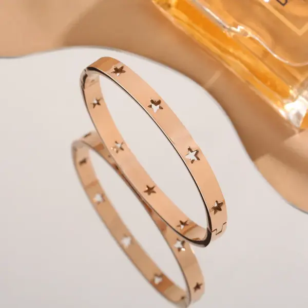 Wholesale PVD Coated 18K Real Gold Plated Star 304 Stainless Steel Simple Style Plating Hollow Out Bangle