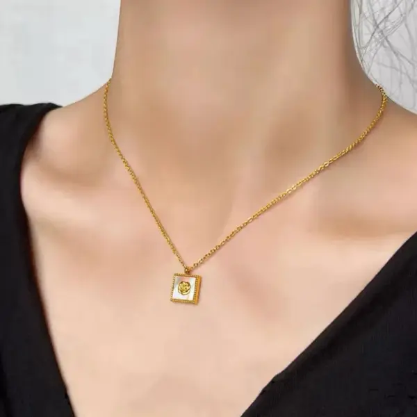 Wholesale Elegant Retro French Style Square Flower Titanium Steel Plating 18k Gold Plated Pendant Necklace