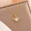 Wholesale Water Plating Vacuum Plating Real Gold Plated 18K Gold Circle Heart Shape Flower 304 Stainless Steel Titanium Steel Simple Style Waterproof Non Tarnish 201 Stainless Steel Pendant Necklace