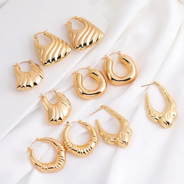 Wholesale 1 Pair Retro Luxurious Solid Color 304 Stainless Steel Earrings Ear Studs