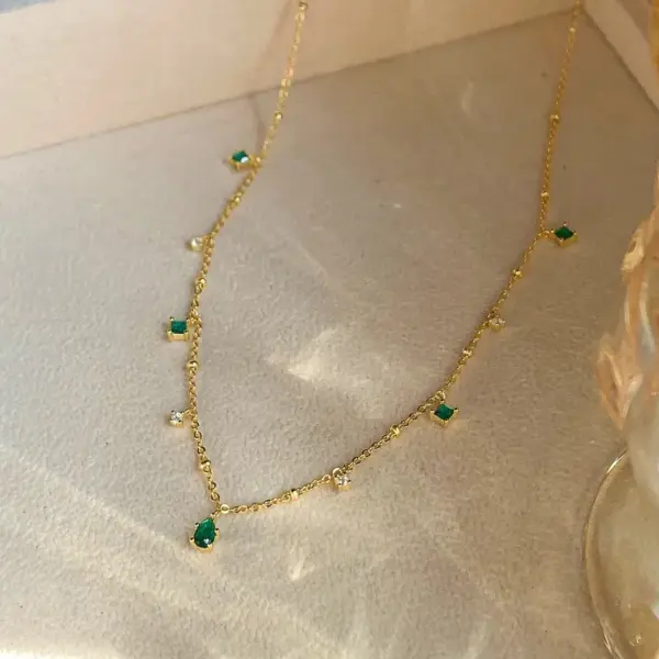 Wholesale Exquisite Retro Emerald Neck Simple Elegant S925 Sterling Silver Gold Plated Clavicle Chain Niche Design Necklace For Women