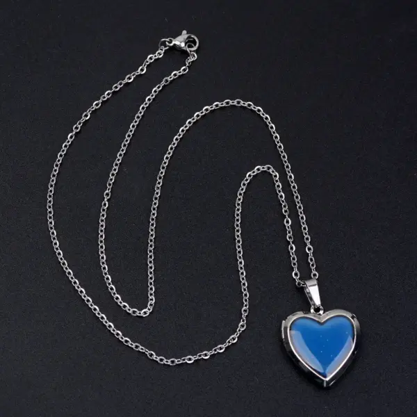 Wholesale Temperature-sensing Color-changing Heart Necklace