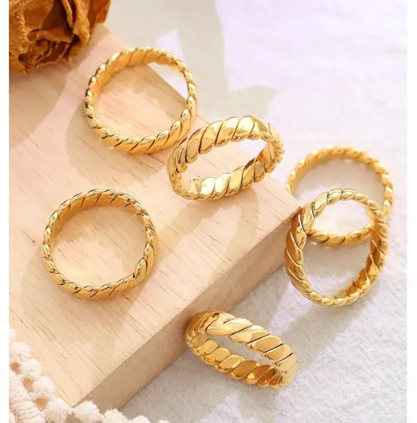 PVD Coated Real Gold Plated Round Titanium Steel Simple Style Waterproof Non Tarnish Rings
