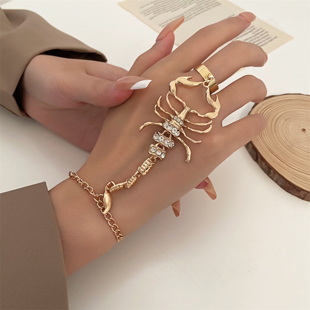 Wholesale European and American Exaerated Scorpion Mittens Bracelet for Women, Sweet and Cool Sexy Micro-Encrusted Zircon Gemstone Stereo Scorpion Bra