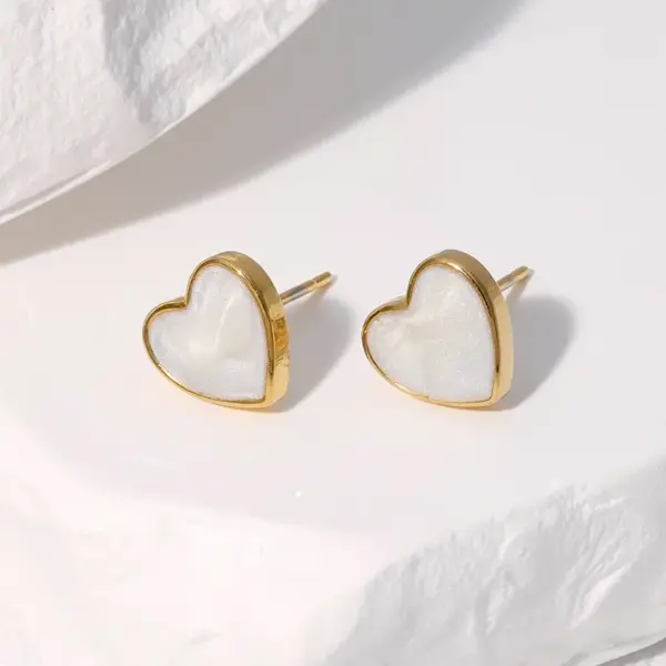 Wholesale 304 Stainless Steel Heart Shape PVD Coated 18K Real Gold Plated 18K Gold Sweet Simple Style Streetwear Waterproof Non Tarnish Plating Ear Studs