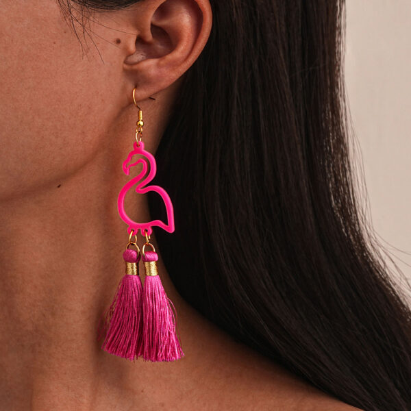 Wholesale Semi-managed new environmentally friendly acrylic earrings European and American personality hollow swan tassel earrings earrings