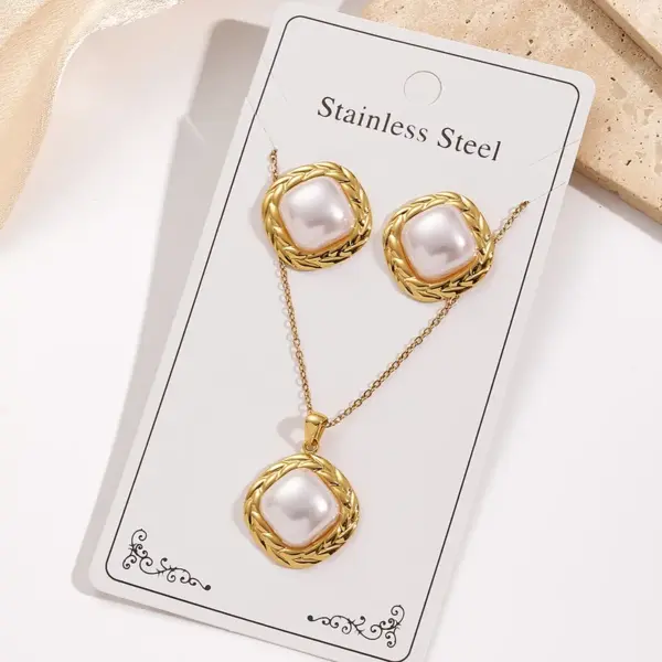 Water-Plated Pearl Cat's Eye Fan Love Heart Round Necklace Earring Set 304 Stainless Steel Jewelry Set For Women Casual Holiday Modern Style