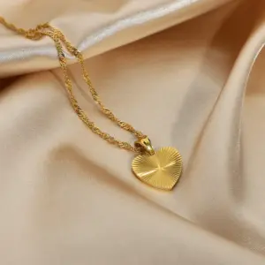Wholesale PVD Coated Real Gold Plated Heart 304 Stainless Steel Titanium Steel Simple Style Waterproof Non Tarnish Pendant Necklace
