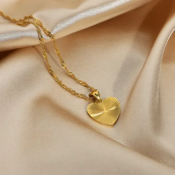 Wholesale PVD Coated Real Gold Plated Heart 304 Stainless Steel Titanium Steel Simple Style Waterproof Non Tarnish Pendant Necklace