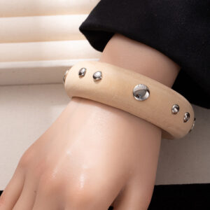 L365-4 large and small round nail logs