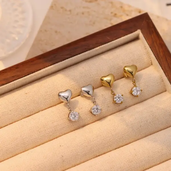 Wholesale PVD Coated 18K Gold Platinum Real Gold Plated Heart Shape Stainless Steel Simple Style Waterproof Non Tarnish Drop Earrings
