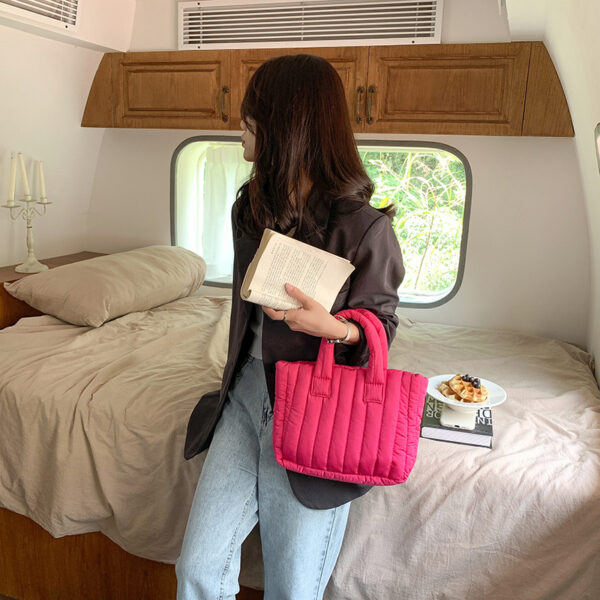 Wholesale Red Bag Women's Winter Versatile 2023 New Trendy Handbag Fashionable Large Capacity Hand-Held down Bag Elegant