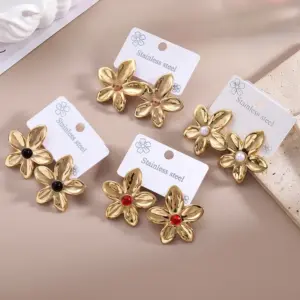 Wholesale 1 Pair/Package Casual Modern Style Flower Polishing Plating 201 Stainless Steel Pearl 18K Gold Plated Earrings