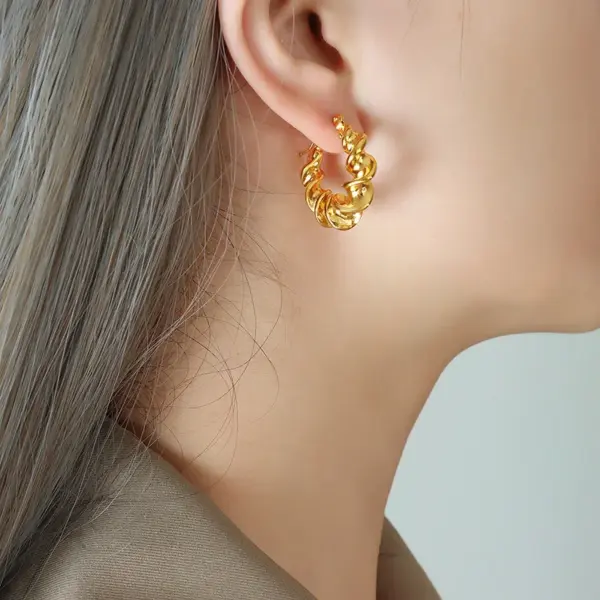 Wholesale PVD Coated Real Gold Plated Twist Titanium Steel Simple Style Waterproof Non Tarnish Earrings