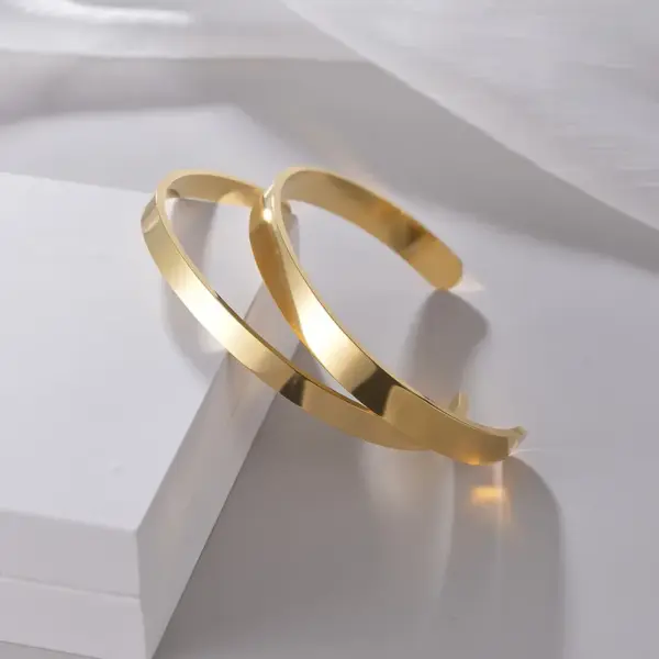 PVD Coated Gold Plated Solid Color 201 Stainless Steel Simple Style Cuff Bracelets