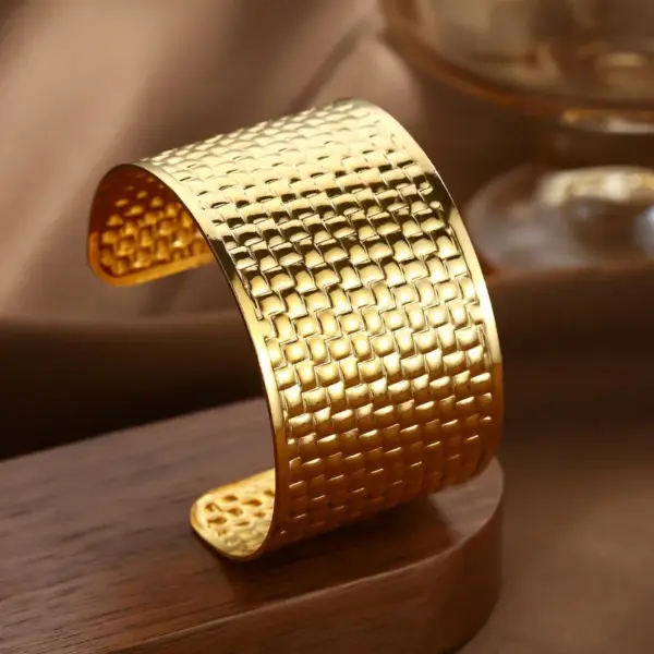 Wholesale 304 Stainless Steel Geometric Monogram PVD Coated 18K Real Gold Plated Elegant Waterproof Non Tarnish Cuff Bracelets Bangle