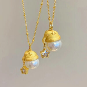 Santa hat necklace (beaded chain)