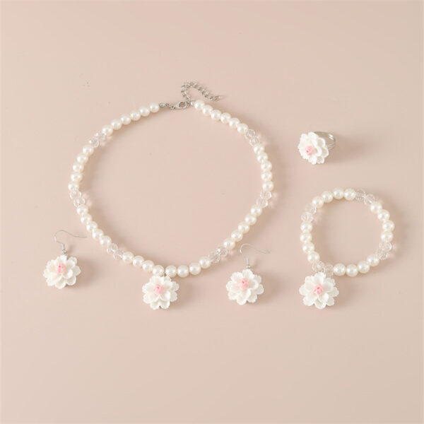 Wholesale Light luxury sweet imitation pearl flower pendant children's necklace four-piece set