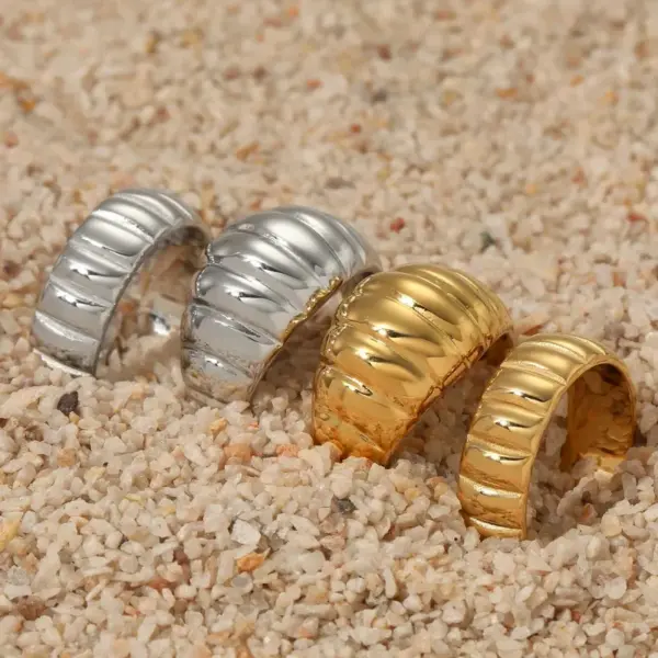 Wholesale 316 Stainless Steel Solid Color PVD Coated Stone-Free Real Gold Plated Casual Waterproof Non Tarnish Plating Gold Silver Rings