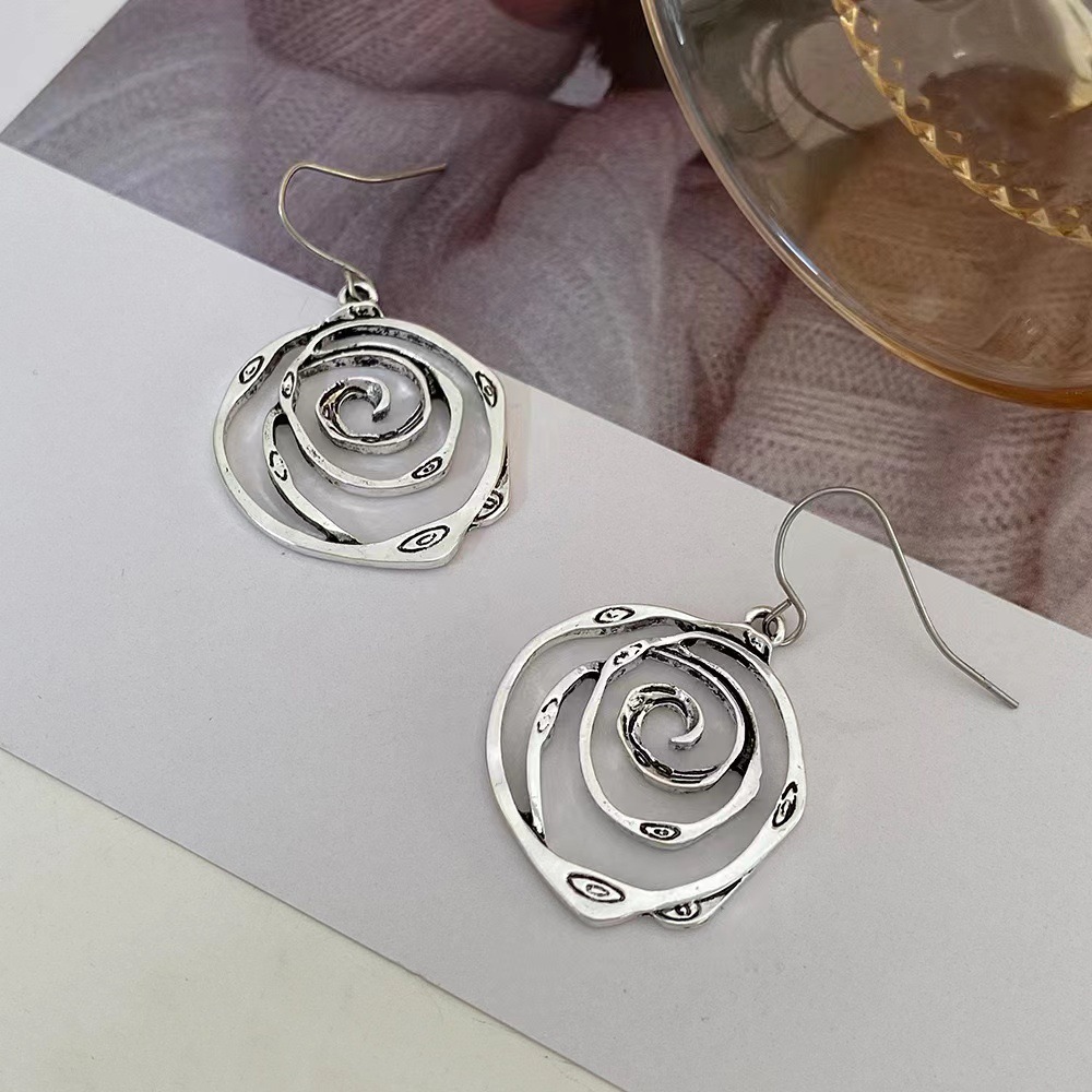 Wholesale Cross-border foreign trade Amazon punk rock n rivet earrings hip-hop round earrings factory direct sales