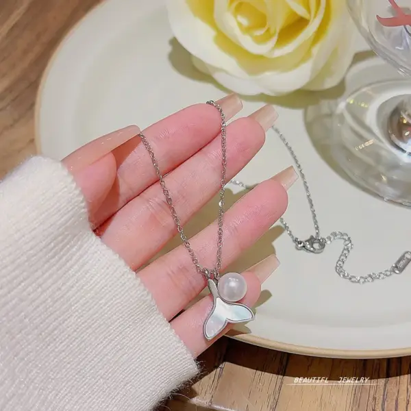 Wholesale 304 Stainless Steel Fish Tail PVD Coated 18K Real Gold Plated Simple Style Pendant Necklace