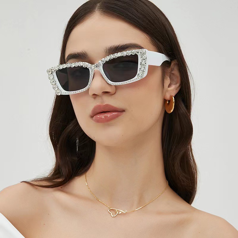 Wholesale Cross-Border European and American Diamond-Encrusted Fashion Sunglasses, New High-End Anti-Uv Personalized Sunglasses with Concave Shape Str