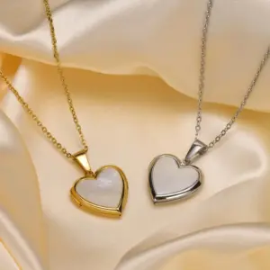 Wholesale PVD Coated Real Gold Plated 18K Gold Heart Shape 304 Stainless Steel Simple Style Waterproof Non Tarnish 304 Stainless Steel Necklace Pendant