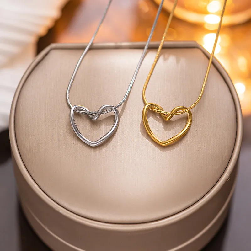 Wholesale 18K Real Gold Plated 304 Stainless Steel PVD Coated Solid Color Simple Style Pendant Necklace For Women's