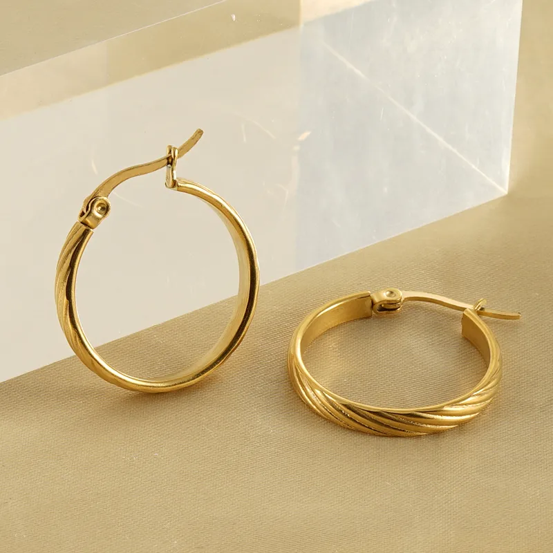 Wholesale PVD Coated 18K Gold Plated Round Stripe Stainless Steel Retro Simple Style Waterproof Non Tarnish Hoop Earrings