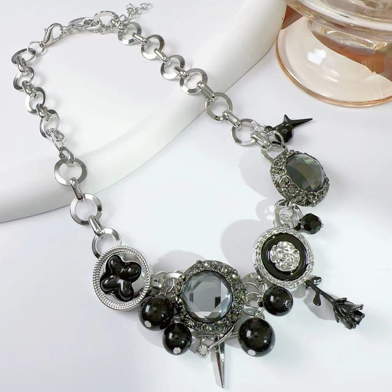 Wholesale Y2g black memories button star necklace heavy industry hot girl sweet cool Asian culture exaerated gothic punk clavicle chain