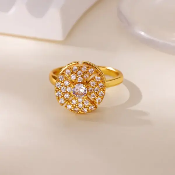 Wholesale Unique Design Rotatable Small Sunflower Ring 18K Gold Plated Stress Relief Style Birthday Festival Gift Elegant Classical Romantic Modern Sweet