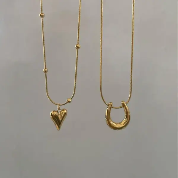Wholesale Ion Plating (IP) Geometric Heart Shape 304 Stainless Steel Simple Style Classic Style Commute Waterproof Non Tarnish 304 Stainless Steel Pendant Necklace