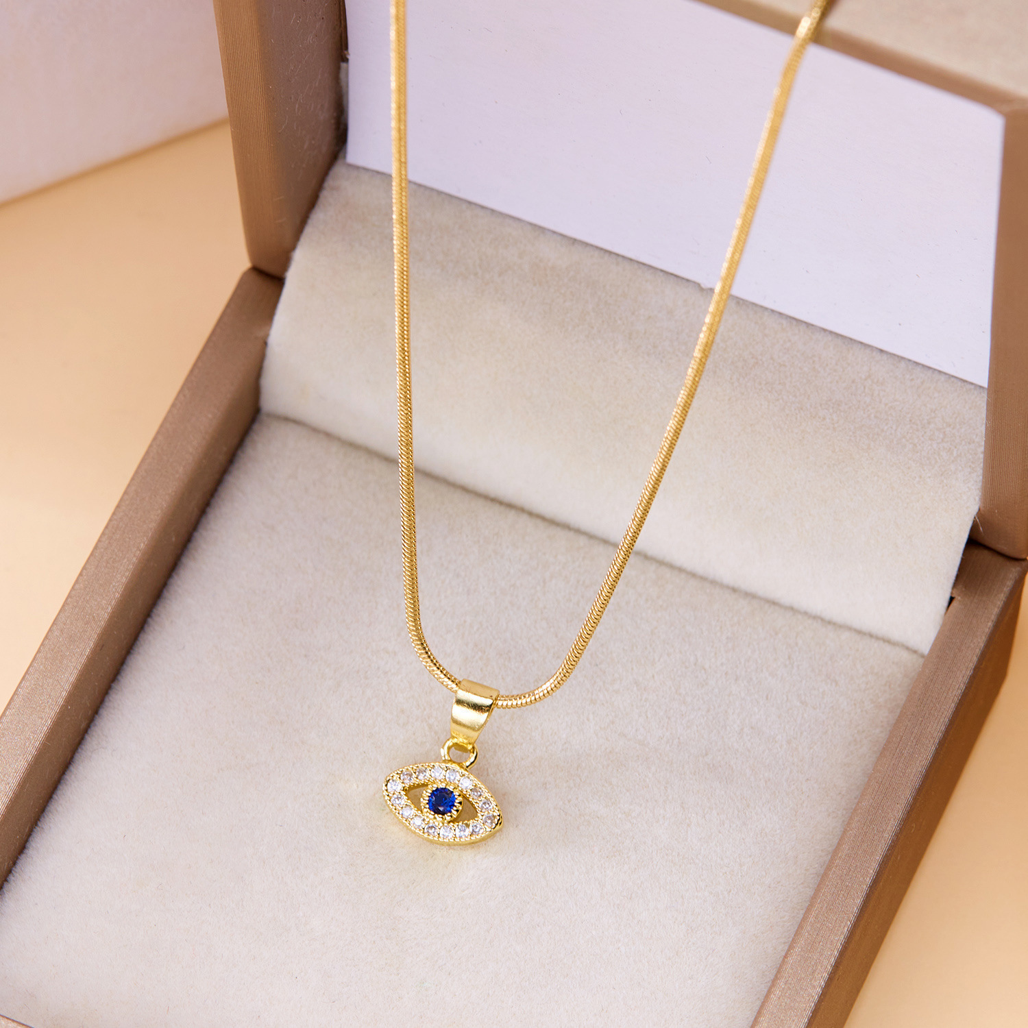 Wholesale Europe and the United States cross-border new blue eyes necklace fashion diamond devil's eye pendant necklace clavicle chain wholesale women