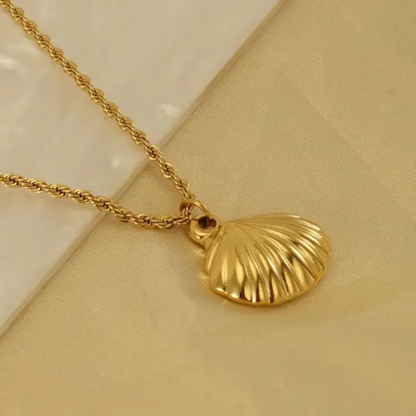 Wholesale PVD Coated 18K Gold Plated Shell 304 Stainless Steel Vacation Waterproof Non Tarnish 304 Stainless Steel Pendant Necklace