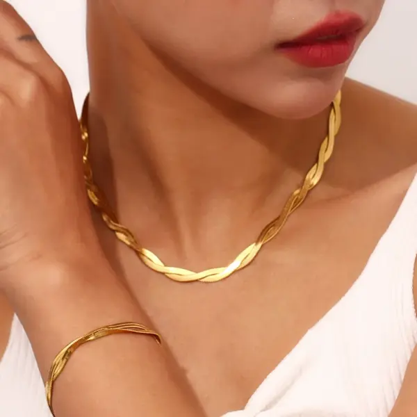 Wholesale PVD Coated Real Gold Plated 18K Gold Solid Color 304 Stainless Steel Simple Style Waterproof Non Tarnish 304 Stainless Steel Necklace